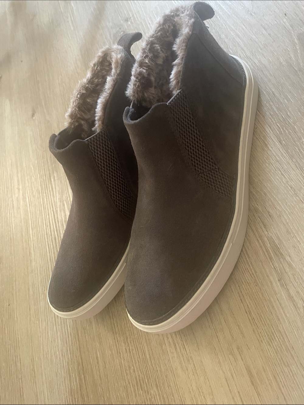 TOMS Women’s Bryce Slip-on Sneakers | Size 8.5 | Grey Suede and Cozy Faux Fur